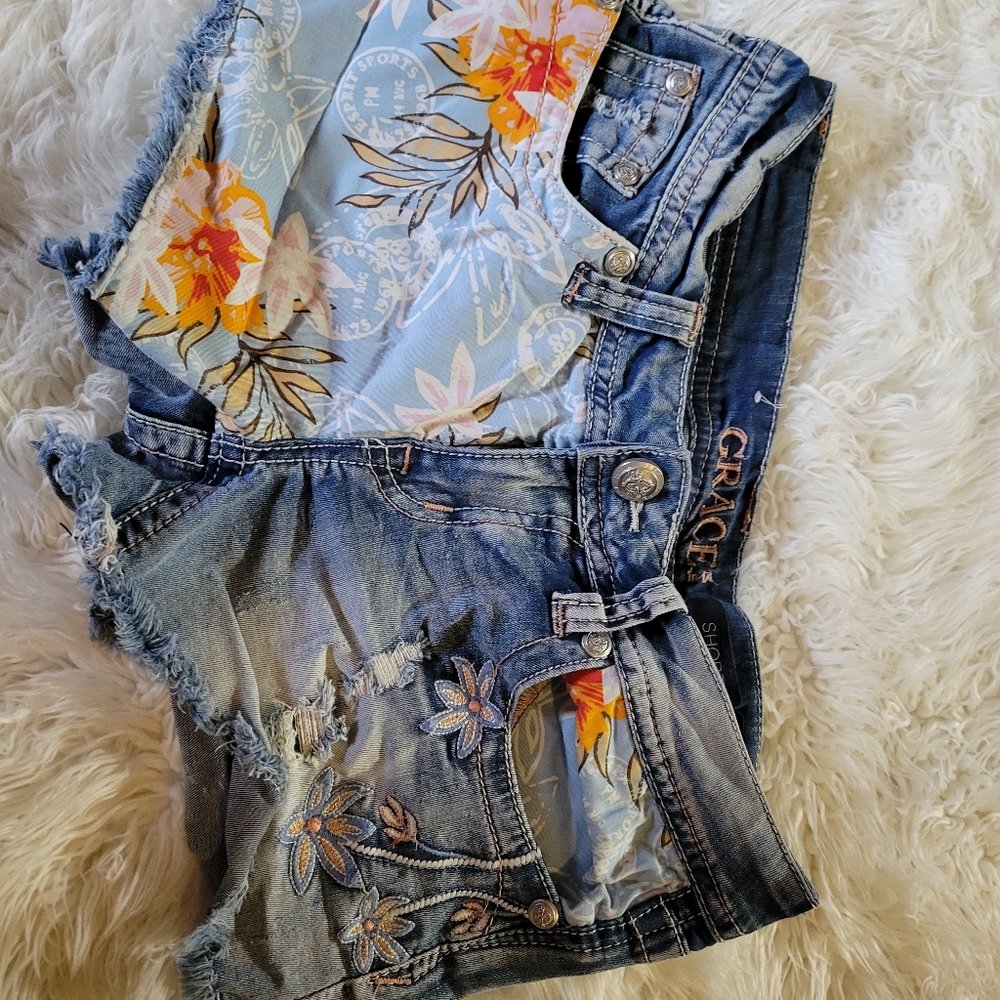 Grace in LA embroidered shorts